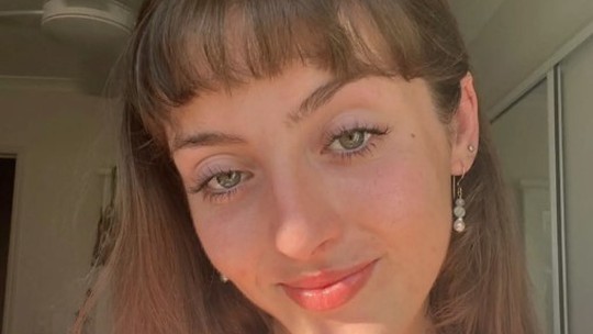 Jogadora de futebol morre após ser atingida por raio durante treinamento na Austrália Jogadora de futebol morre após ser atingida por raio durante treinamento na Austrália