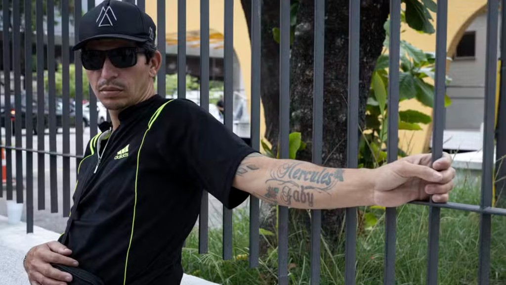 img-19a39c454aa-desktop