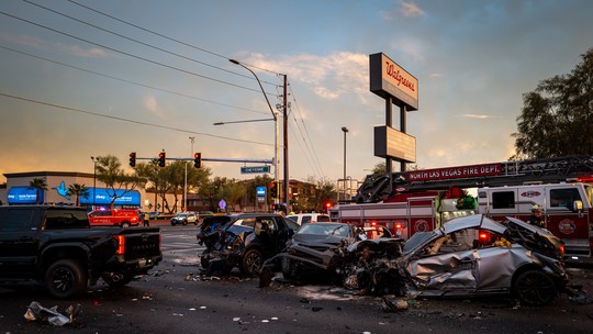 Jovem é acusado de bater em 11 carros de propósito e matar namorada grávida e outro motorista Jovem é acusado de bater em 11 carros de propósito e matar namorada grávida e outro motorista
