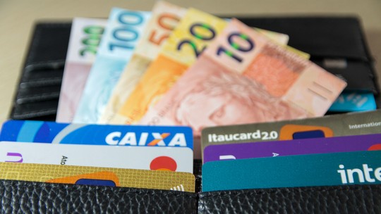 Quatro em cada dez brasileiros não conseguiriam manter padrão de vida por três meses se perdessem a atual renda Quatro em cada dez brasileiros não conseguiriam manter padrão de vida por três meses se perdessem a atual renda